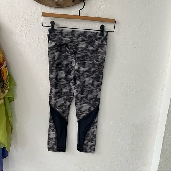 Under Armour Camo Mesh Compression Crop Ankle Legging XS - Picture 2 of 5